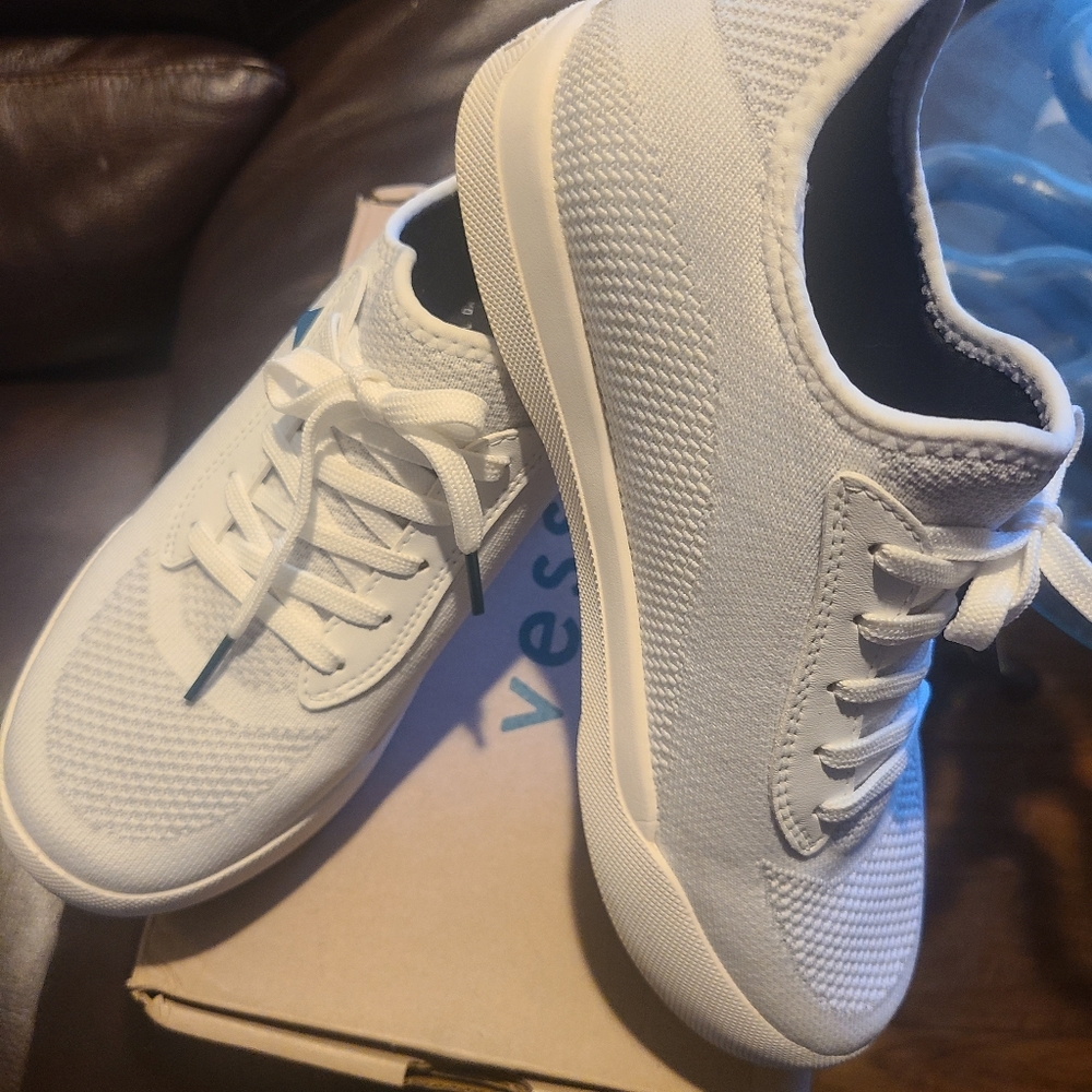 Vessi Weekend Waterproof Sneakers Size 8